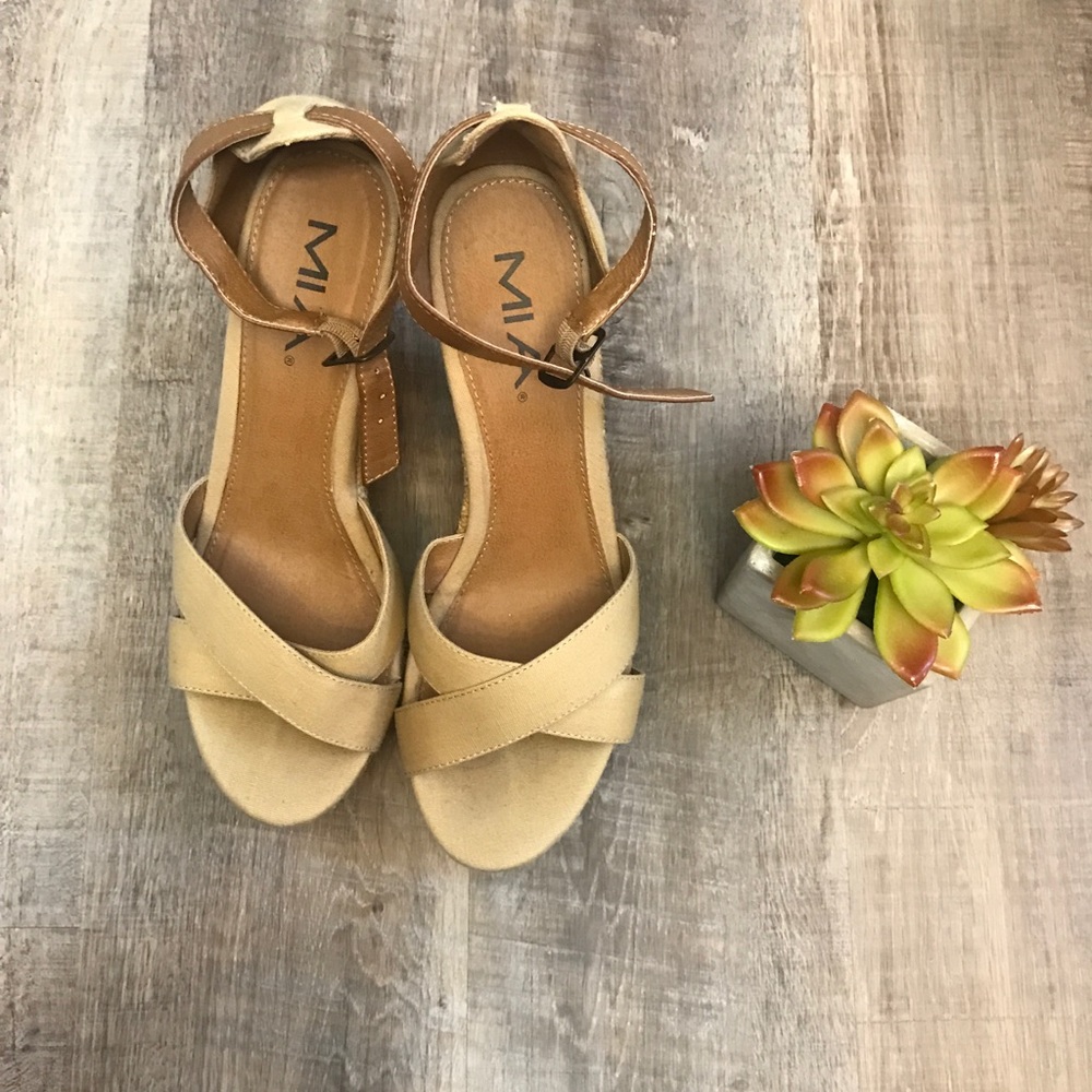 Almost NEW MIA canvas wedges!!